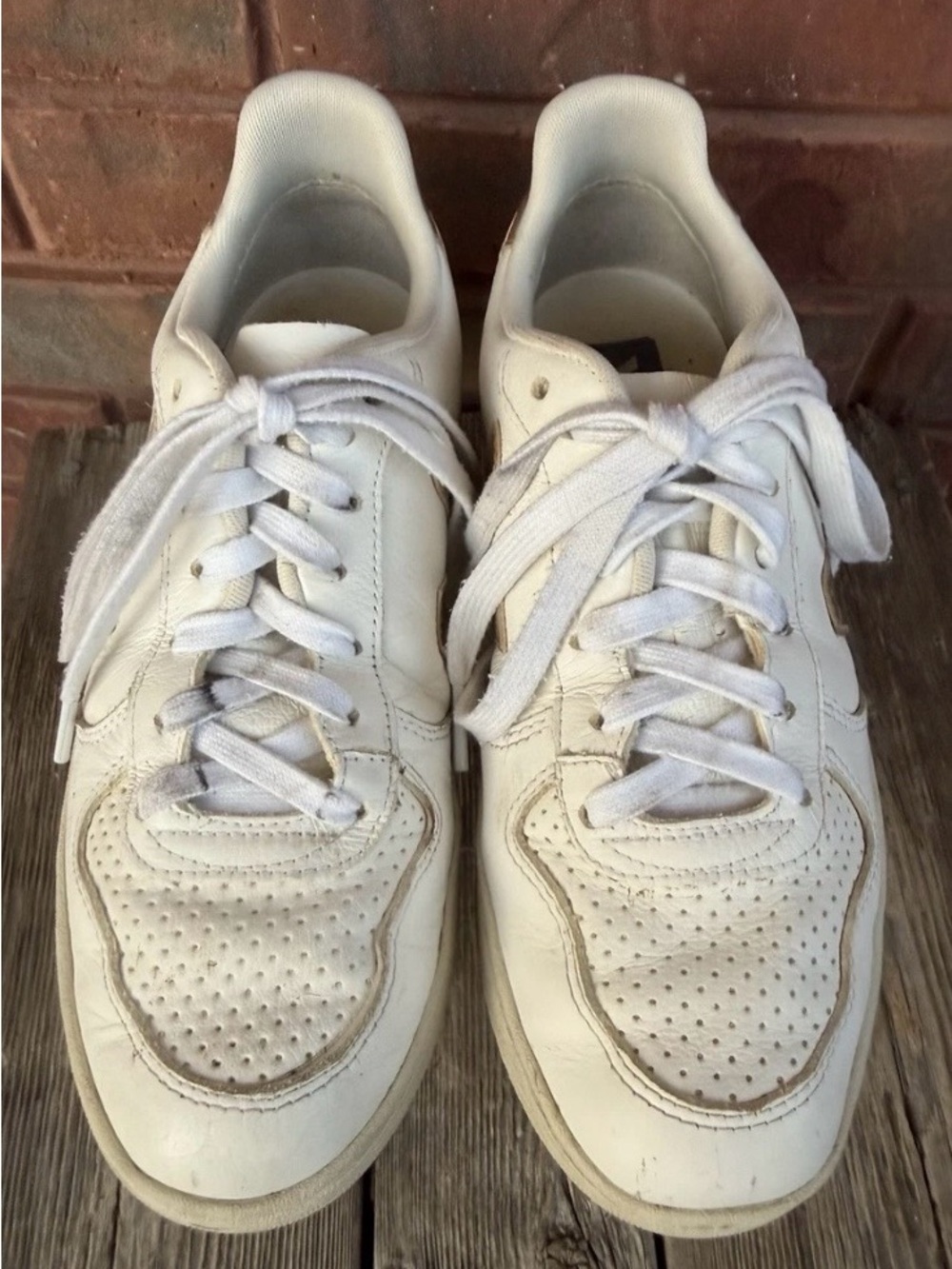 Veja V-10 Chromefree Leather
Sneakers Women's Size 8 EU39 Shoes
White Gold $180 - Picture 5 of 5